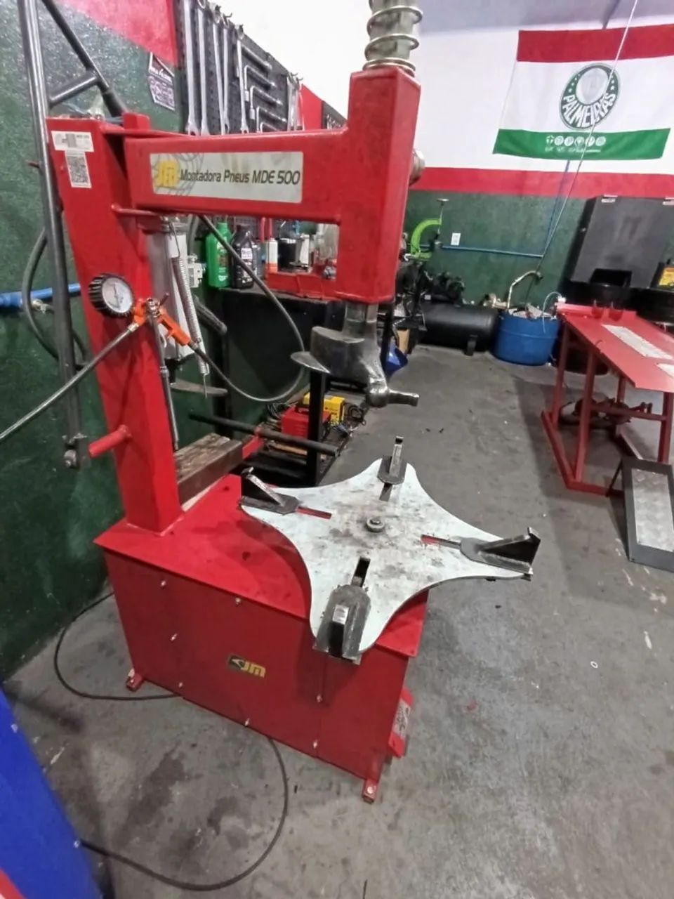 Vende máquina de tirar pneus 