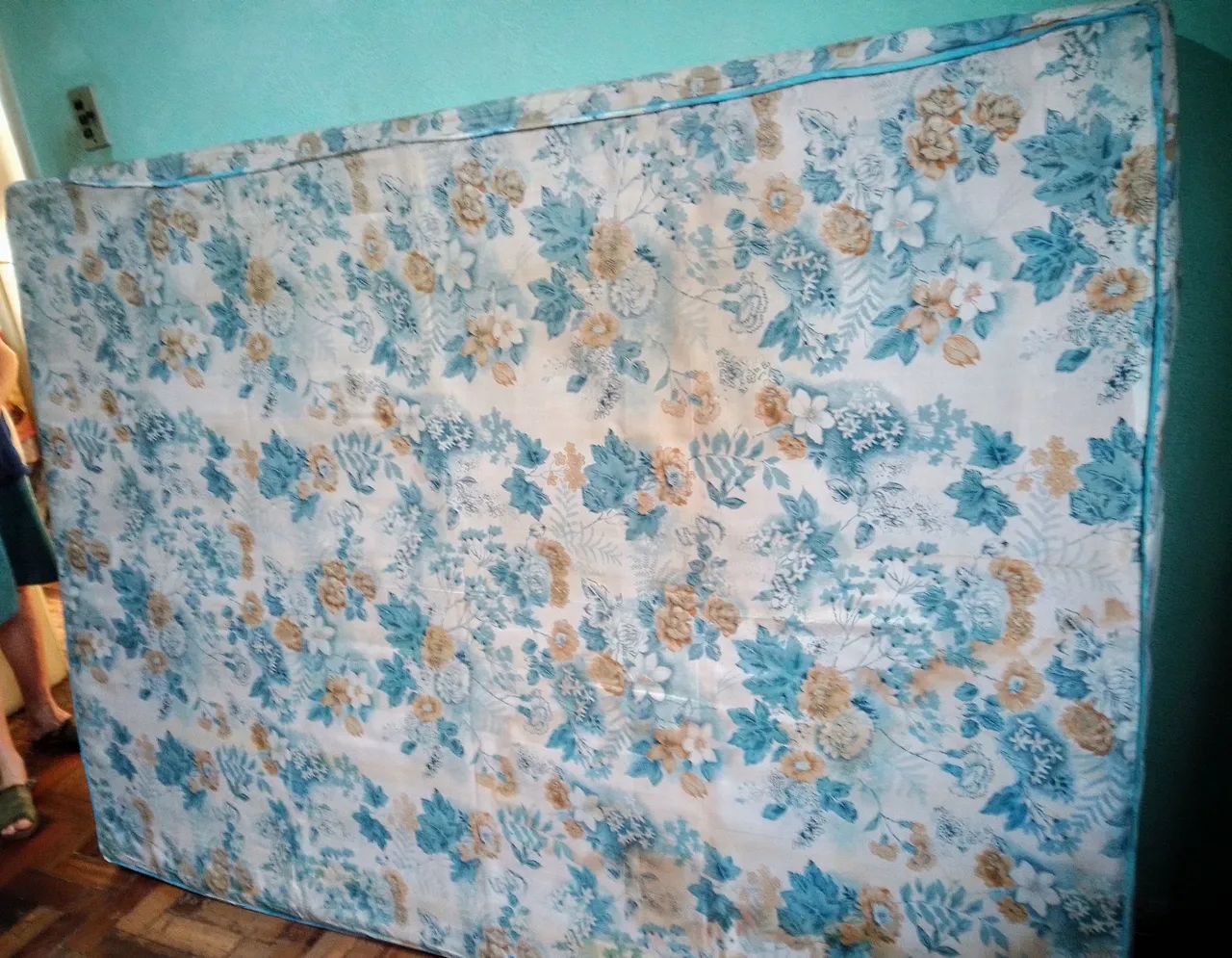 Vendo um colchão duro