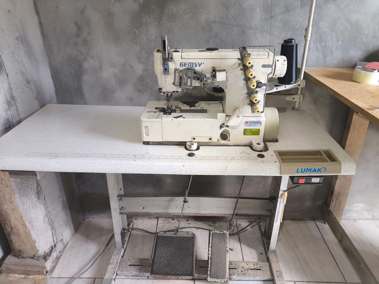 Vende-se máquina de costura cobertura  - Foto 2