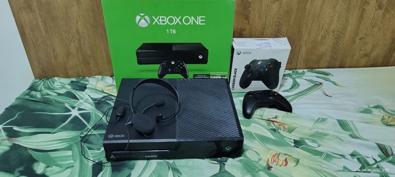 XBOX ONE FAT 1TB + headset + Controle Series Carbon Black. Todos com caixa. - Foto 2