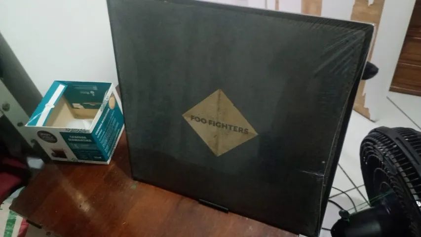  FRETE GRÁTIS Foo Fighters - Concrete and Gold NOVO - Foto 2