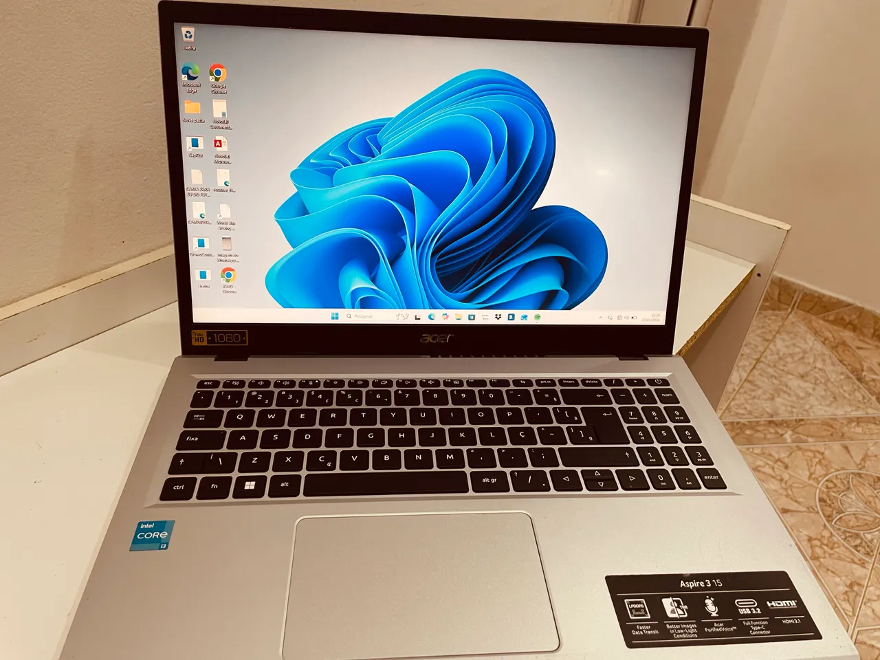 Notebook Dell Latitude 3520, i5, 11ªth, SSD 256GB e 8GB de RAM