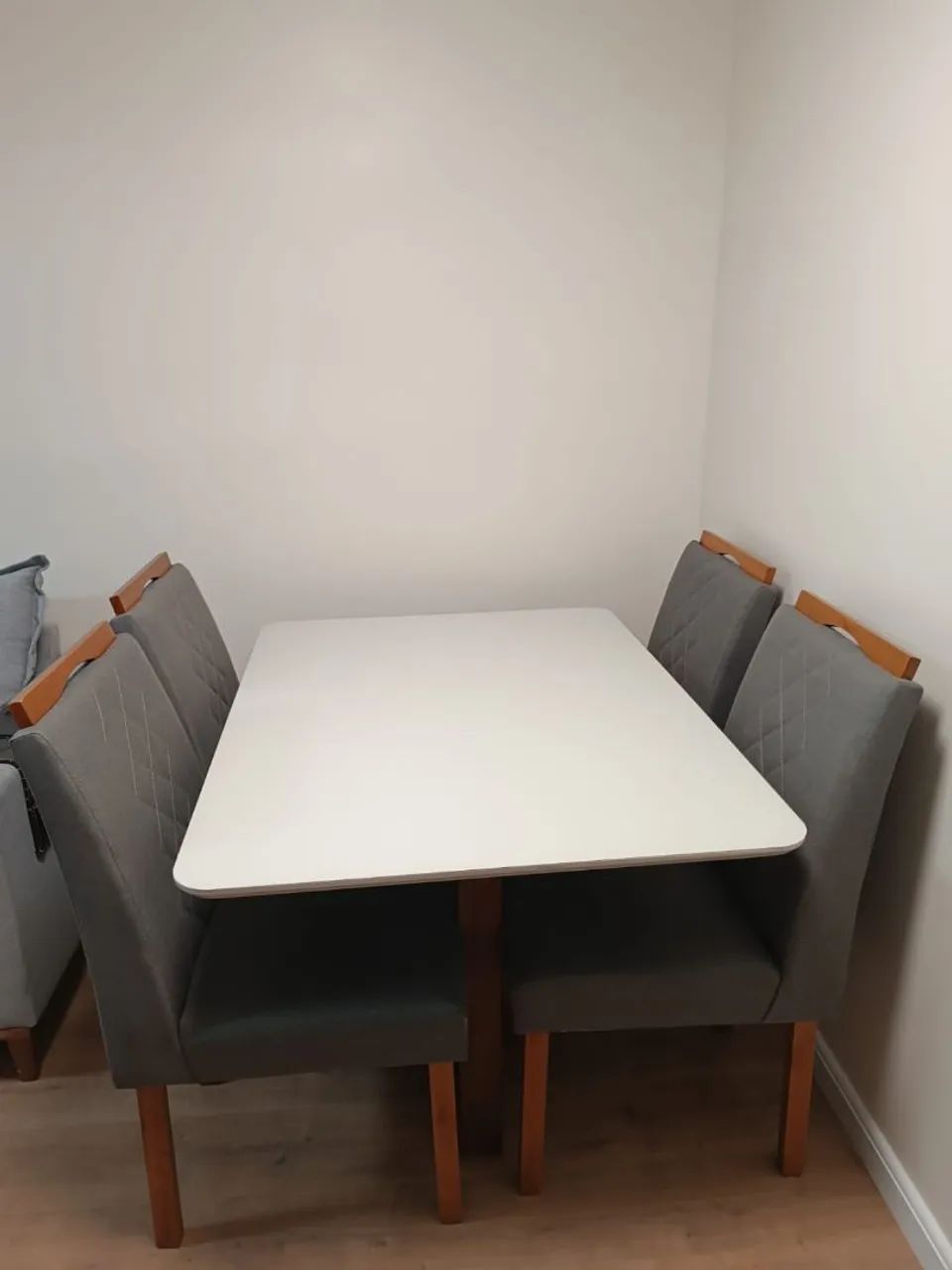 Mesa com 4 cadeiras 