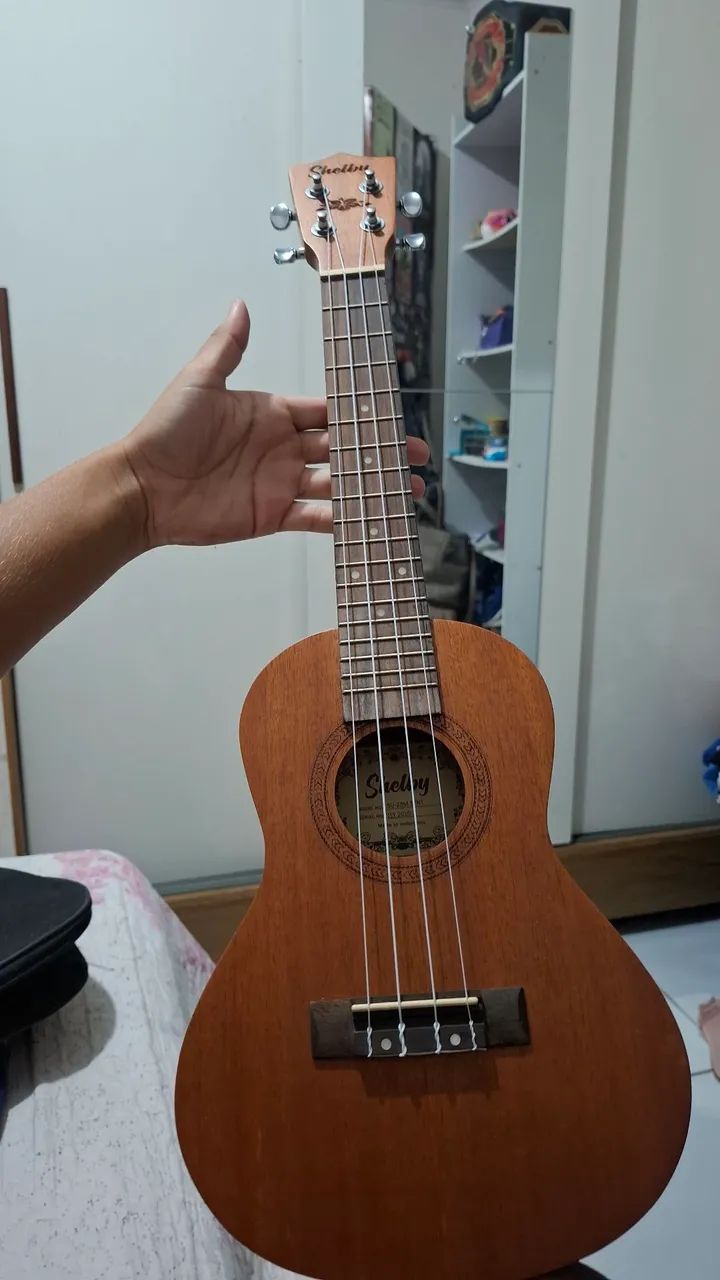 ukulele seminovo