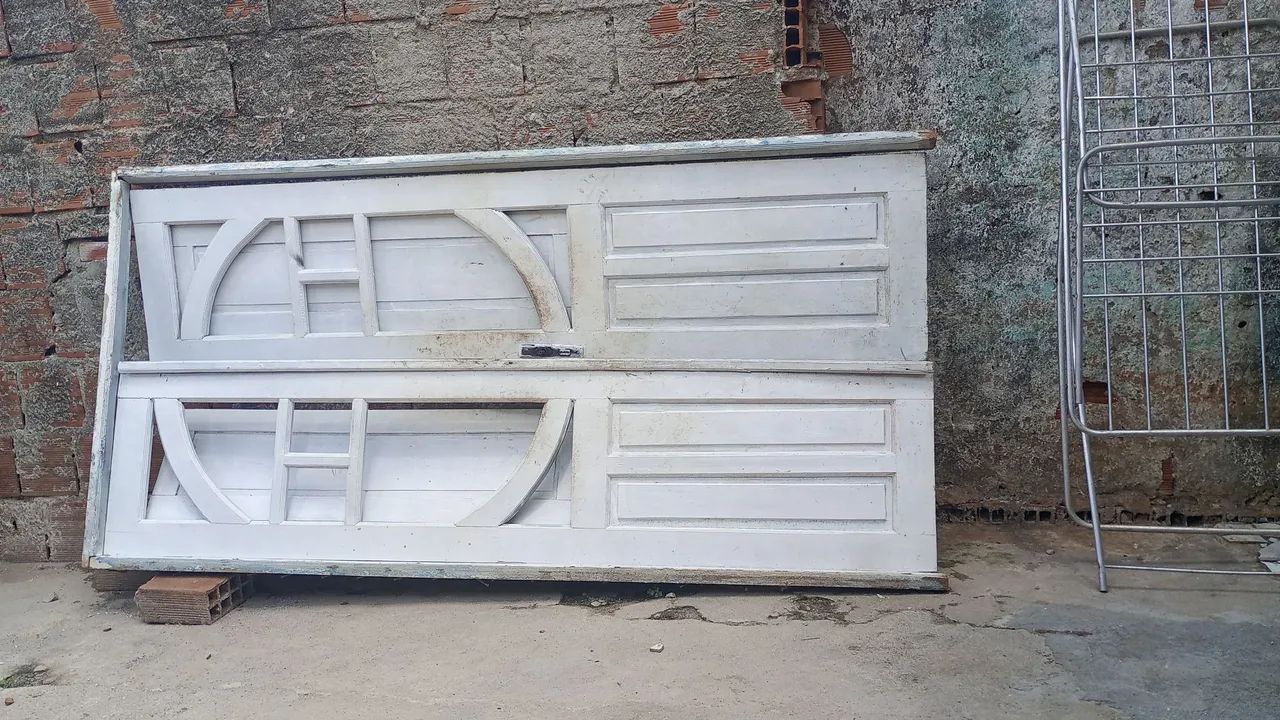 Porta veneziana madeira pra vende usada 400 reais