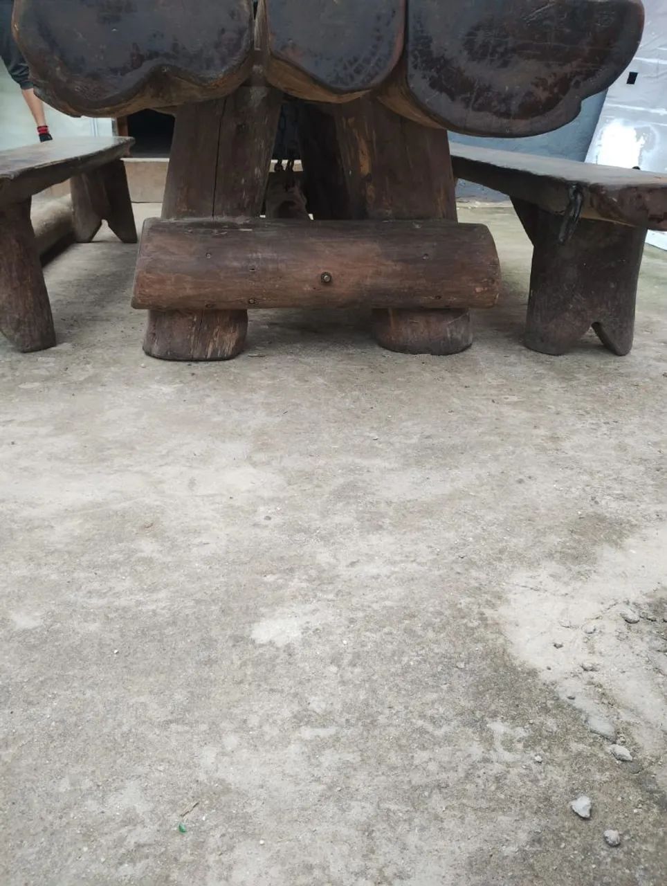 MESA RÚSTICA EM EUCALIPTO MACIÇO COM 2 BANCOS - Foto 3