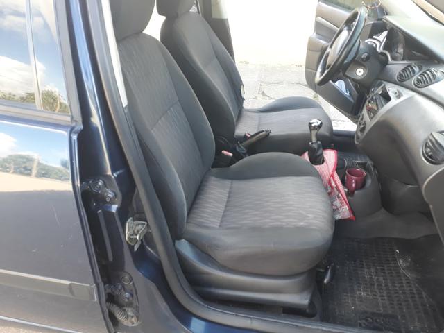 Ford Focus 1.6 2005 / 2006 - Foto 2