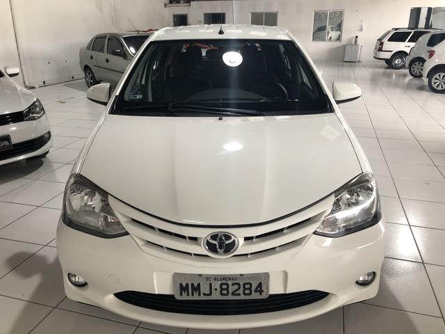 Etios hatch 2014 1.3 X repasse - Foto 2