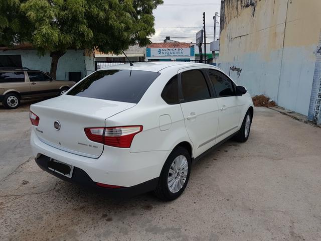 Vendo Grand Siena Essence 1.6 GNV - Foto 6