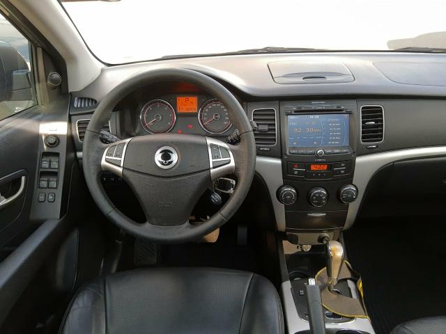 Korando 2.0 diesel aut 4x4 com teto - Foto 9