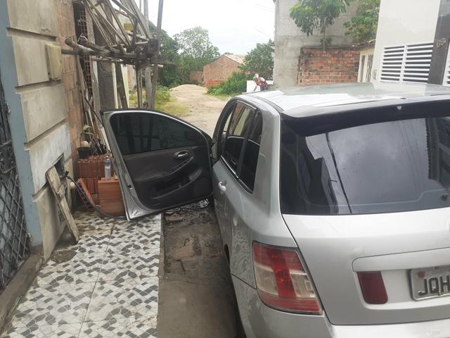 Carro em ótimo estado, motor top,interior perfeito só alguns detalhes na pintura - Foto 3