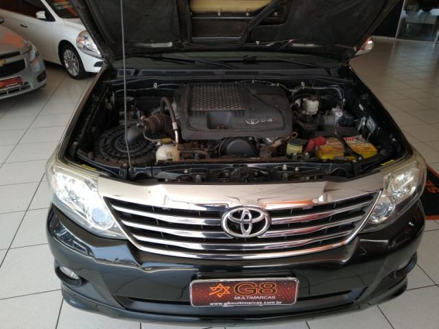 TOYOTA HILUX SW4 SRV D4-D 4X4 3.0 TDI DIES. AUT - Foto 16