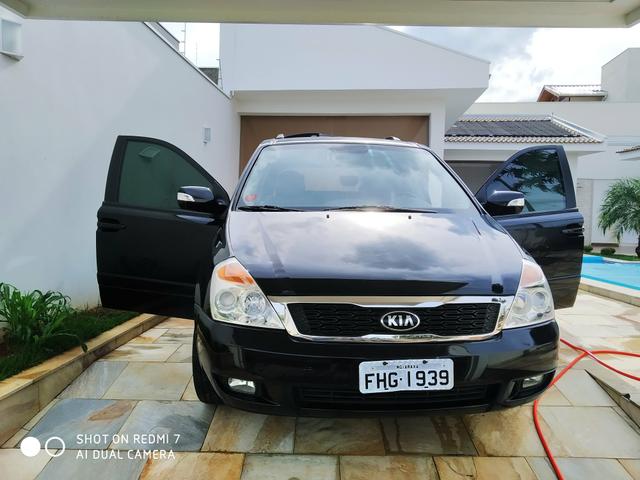 Kia carnival