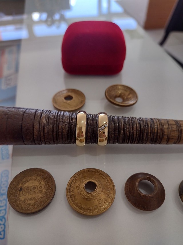 Aliança de moeda antiga legítima com garantia permanente ( fabricação artesanal ) - Foto 5