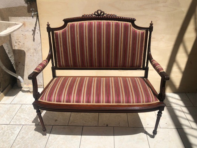 Conj Sofá E Poltronas Estilo Império Finamente Estofadas em Peroba do Campo - Foto 2