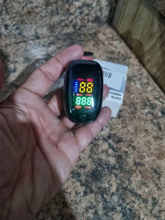 Oxímetro de pulso portátil para monitoramento de saúde