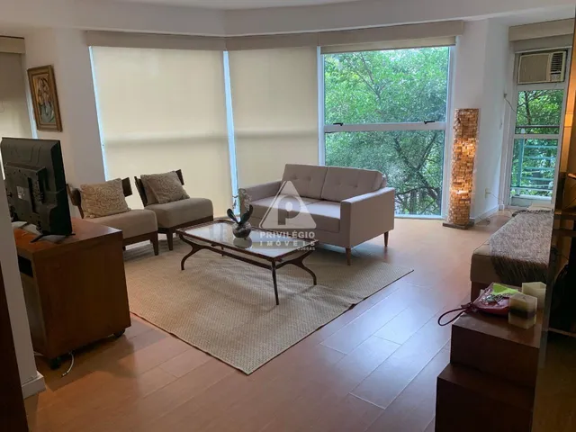 Sala quarto com vaga, varanda, prédio com piscina, academia e salão de festas!