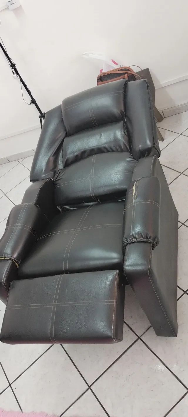 Poltrona reclinável. Sofás e Poltronas Jardim Novo Amanhecer