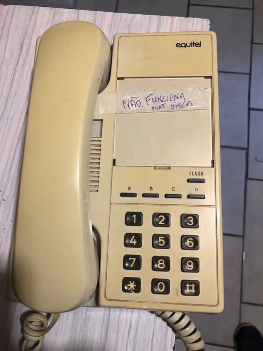 8 aparelhos telefônicos antigos