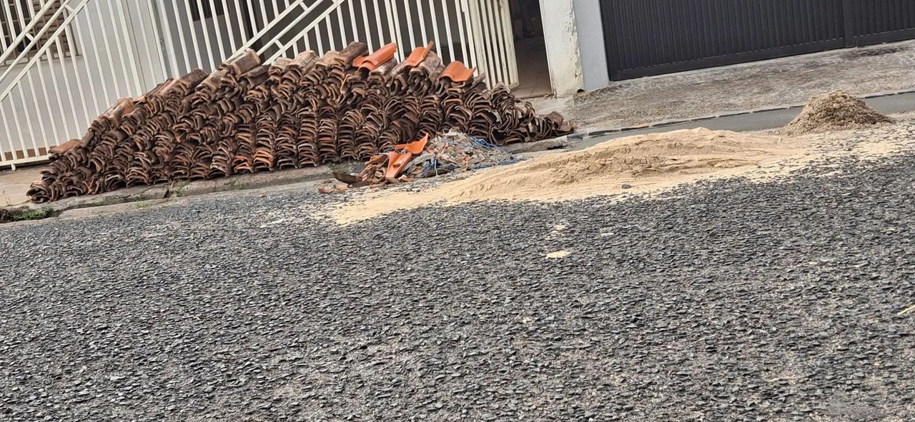 Telhas de cerâmica usadas