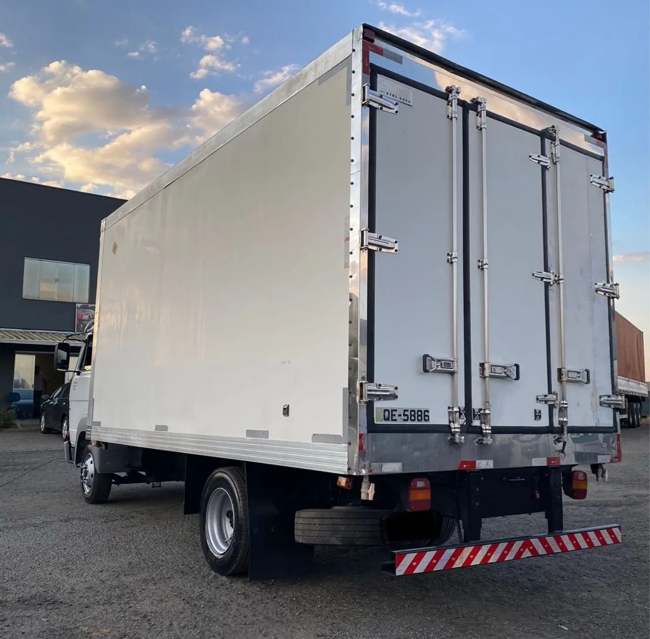  Delivery 8-150 Baú Refrigerado  - Foto 5