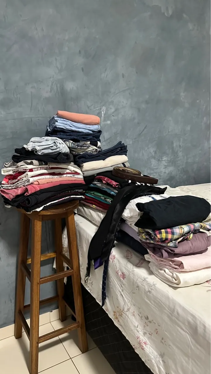 Lote de roupas variadas com 60 peças