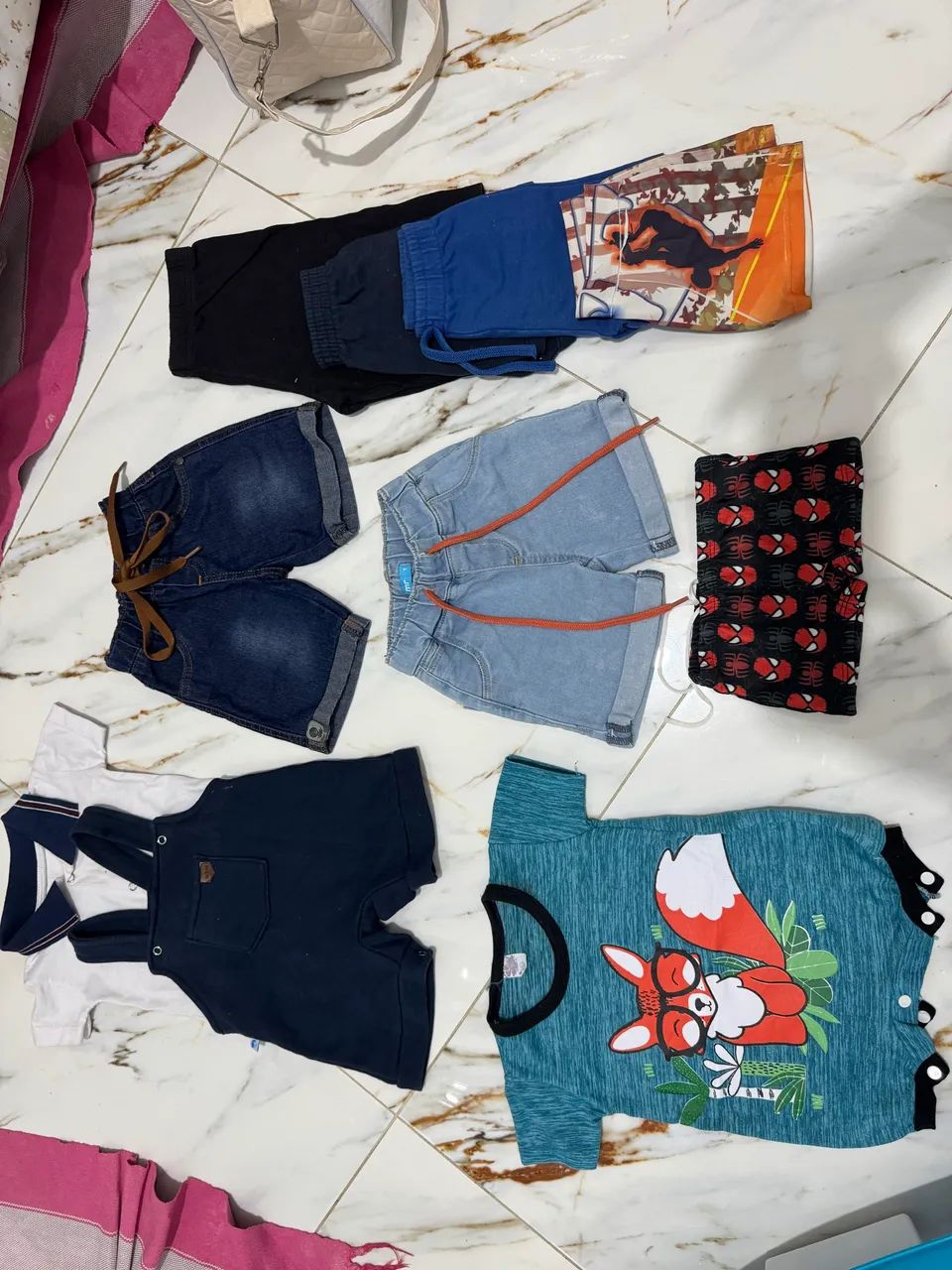 Lote de roupas de menino64840773111042121