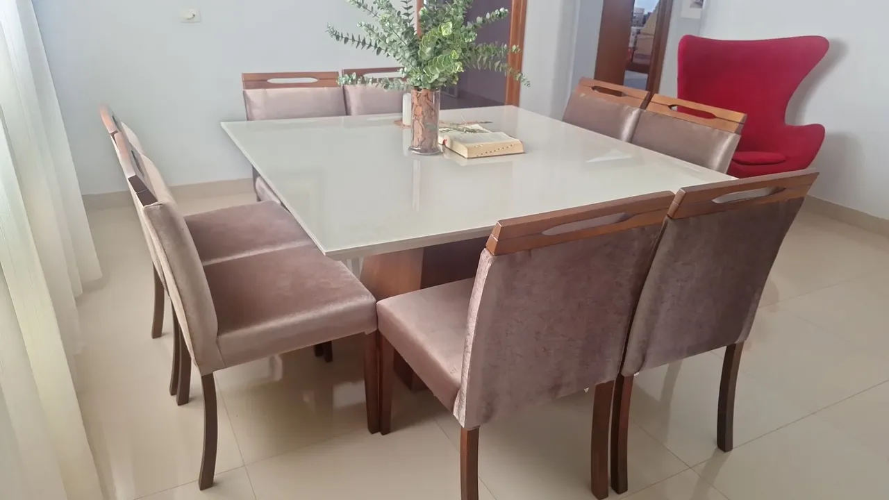Mesa de Jantar Elegante com 8 Cadeiras