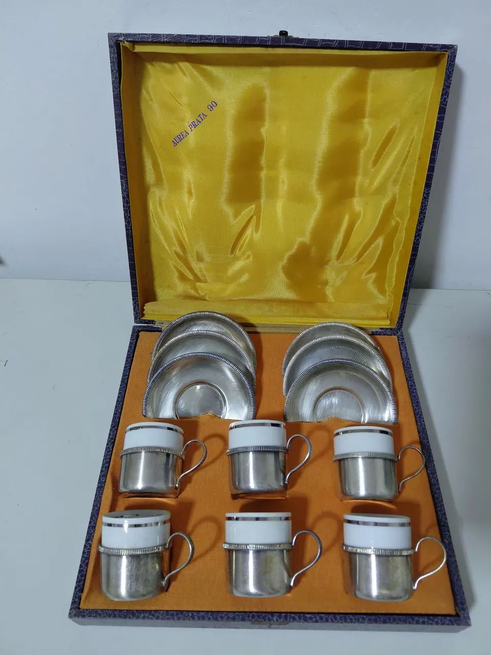 Conjunto de café em prata e porcelana 
