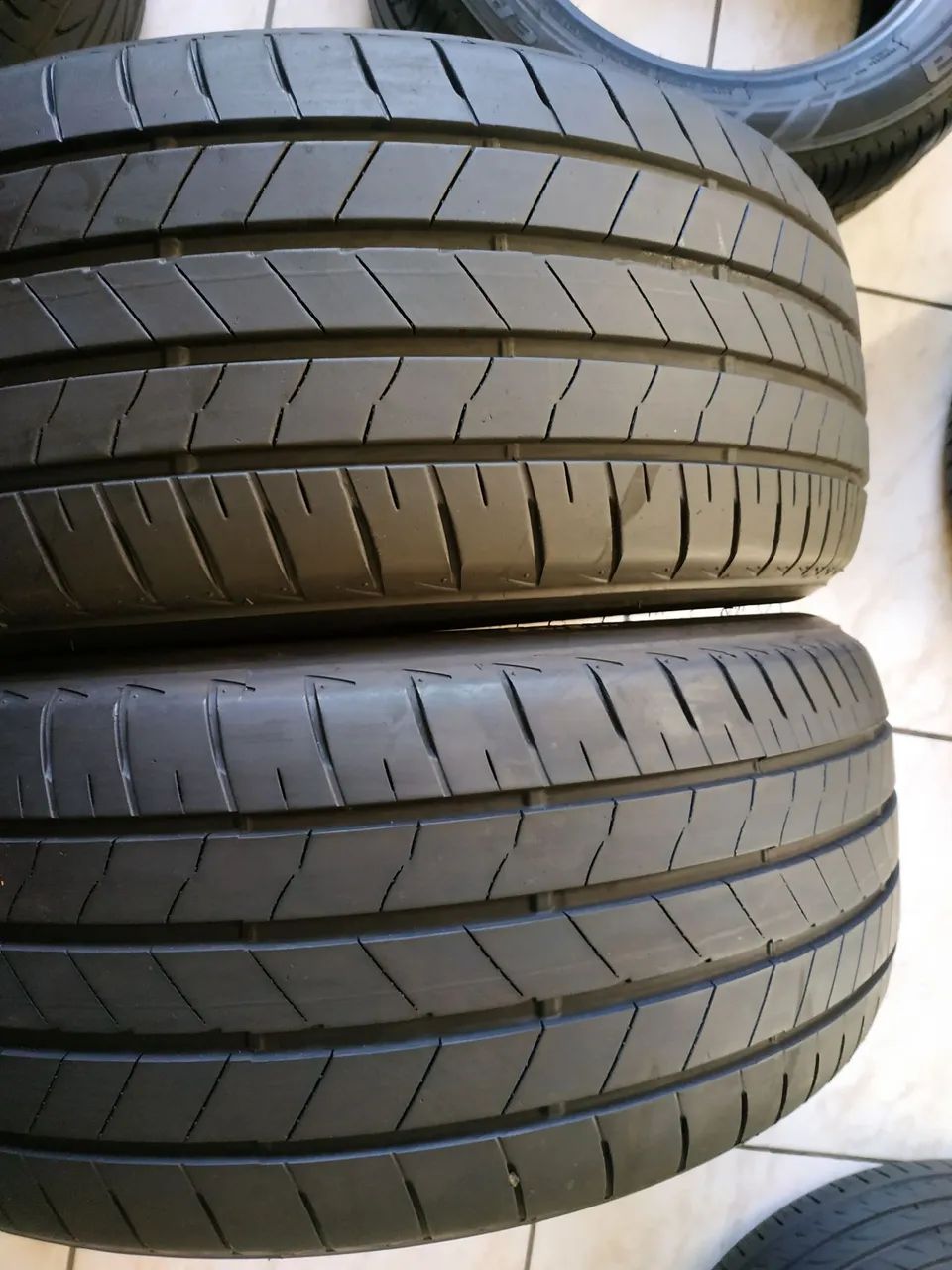 02 pneus 215/50/17 bridstone T005