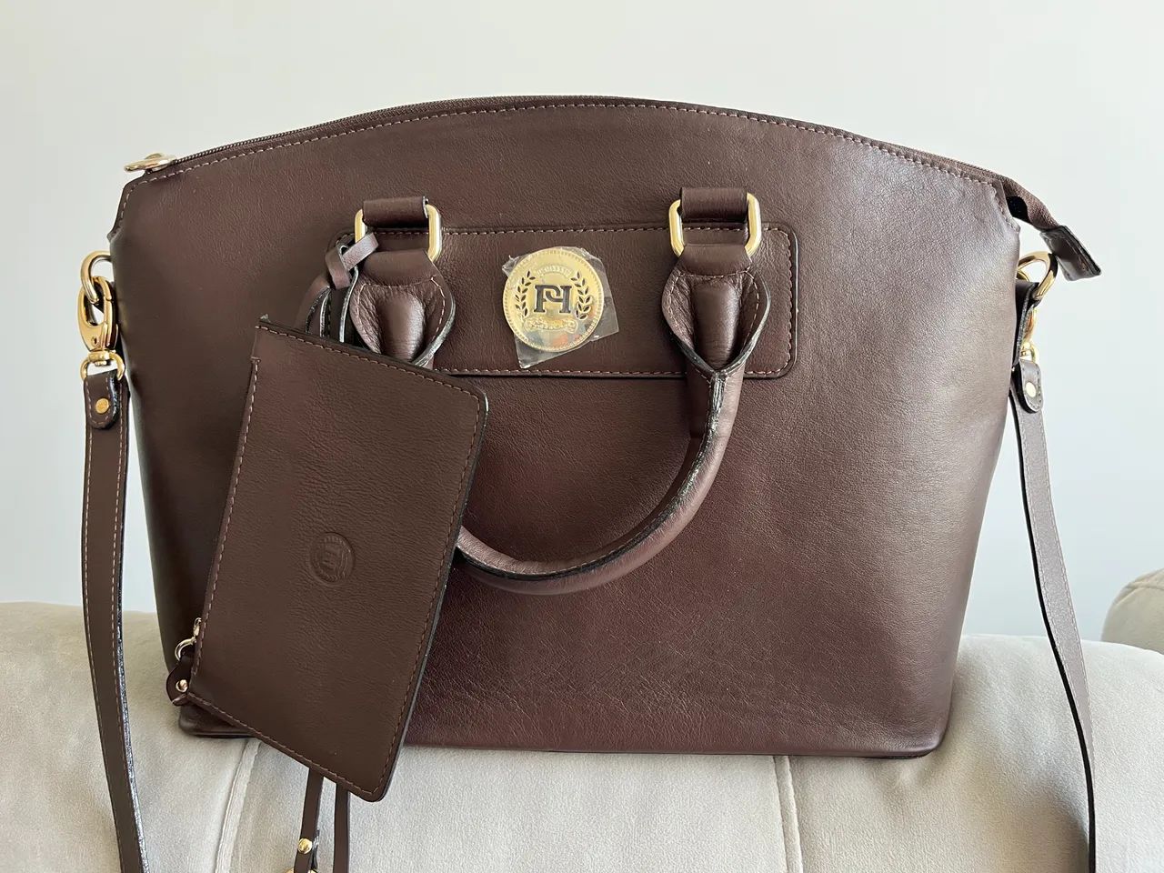 (NUNCA USADA) Bolsa de Couro Legítimo e Carteira Zíper - Foto 2