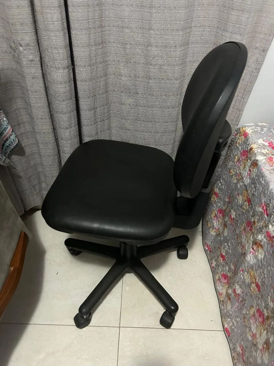 DUAS CADEIRAS DE ESCRITÓRIO64861129068418121