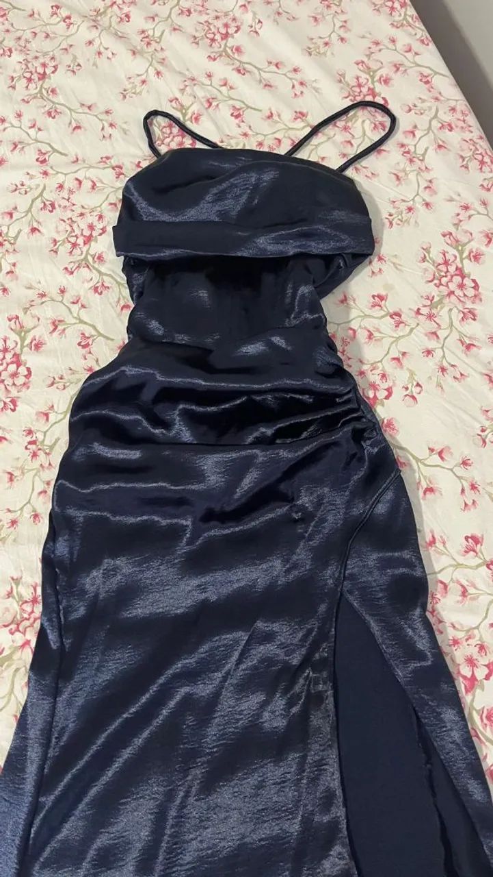 Vende-se vestido de festa azul brilhante, usado apenas uma vez na