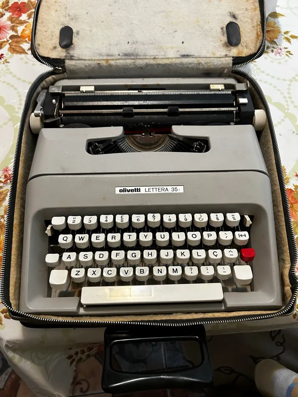 Máquina de escrever - tilografia