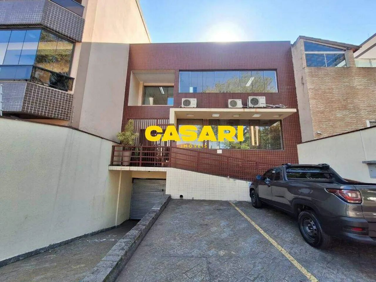 Prédio Comercial à Venda e Locação com 709 m² na Vila Euclides, Próximo à Via Anchieta