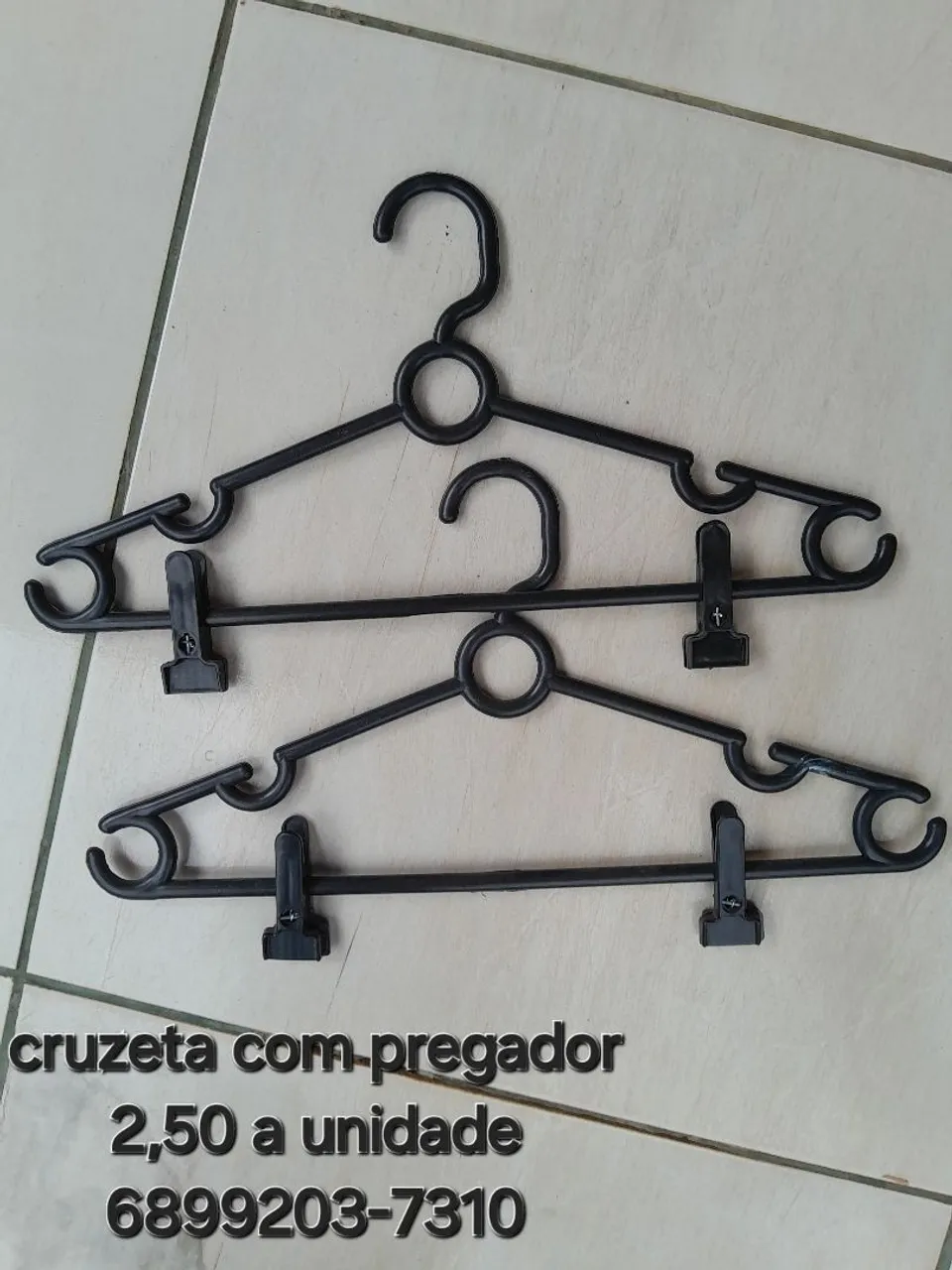 Cabides com pregador - 2,50 a unidade