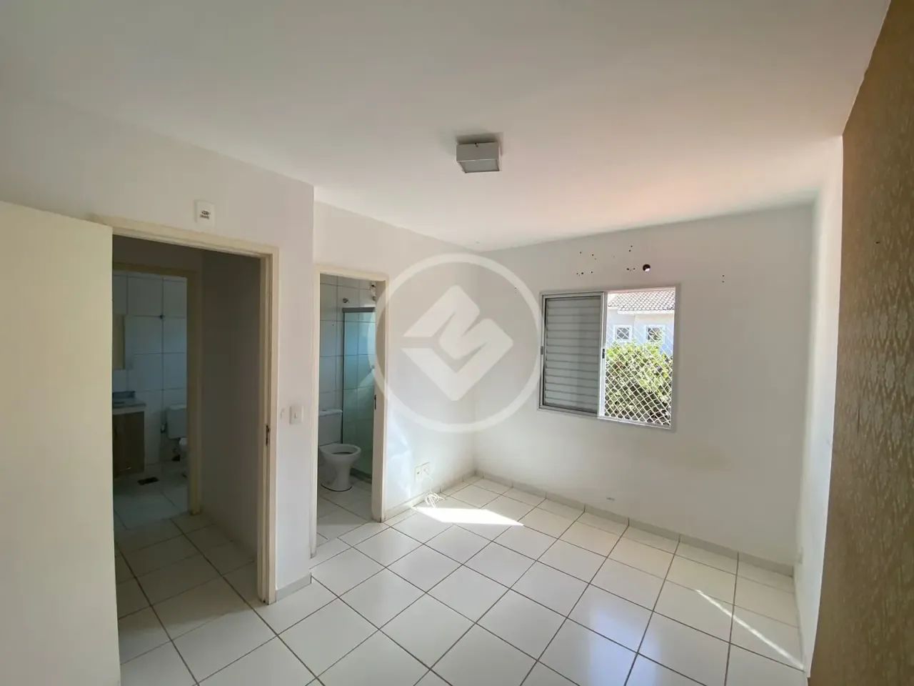 Casa em condomínio fechado com 3 quartos, sendo 1 suíte, banheiro social, lavabo, sala de  - Foto 5