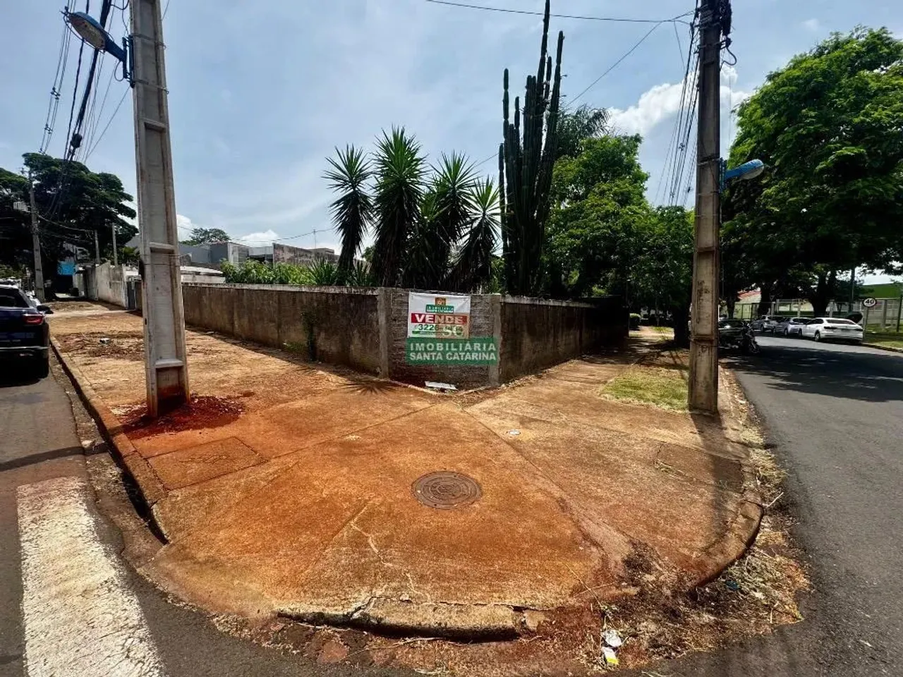 Terreno à venda em Maringá, Zona 04, com 680 m²