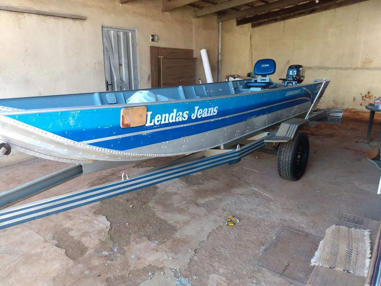 Vende-se este kit de pesca.