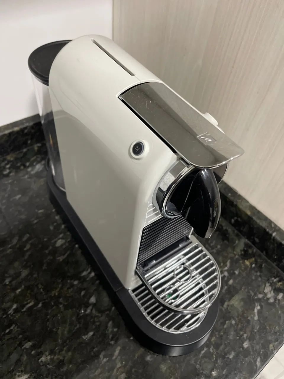 Máquina de Café Nespresso Inissia - Branca - Foto 4