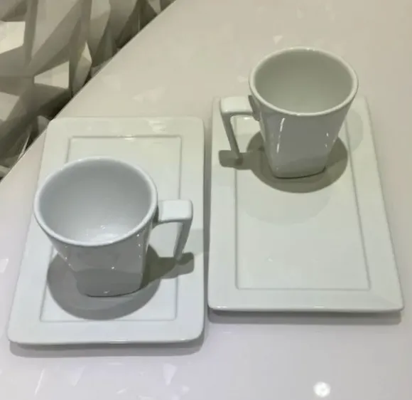 XÍCARA PARA CHÁ COM PIRES PLATEAU WHITE OXFORD BRANCO