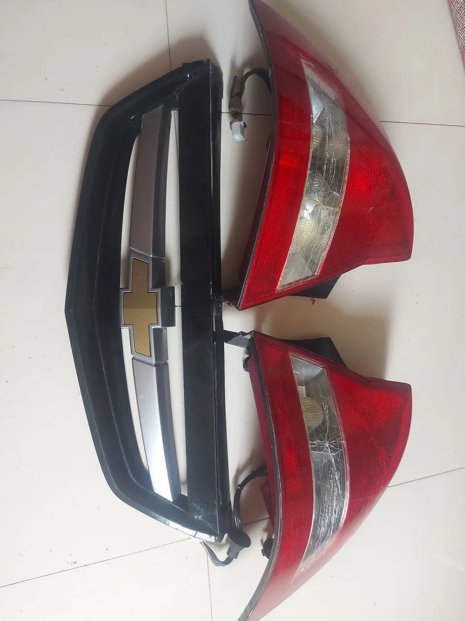 Grade frontal e lanternas ômega australiano64307025436546121