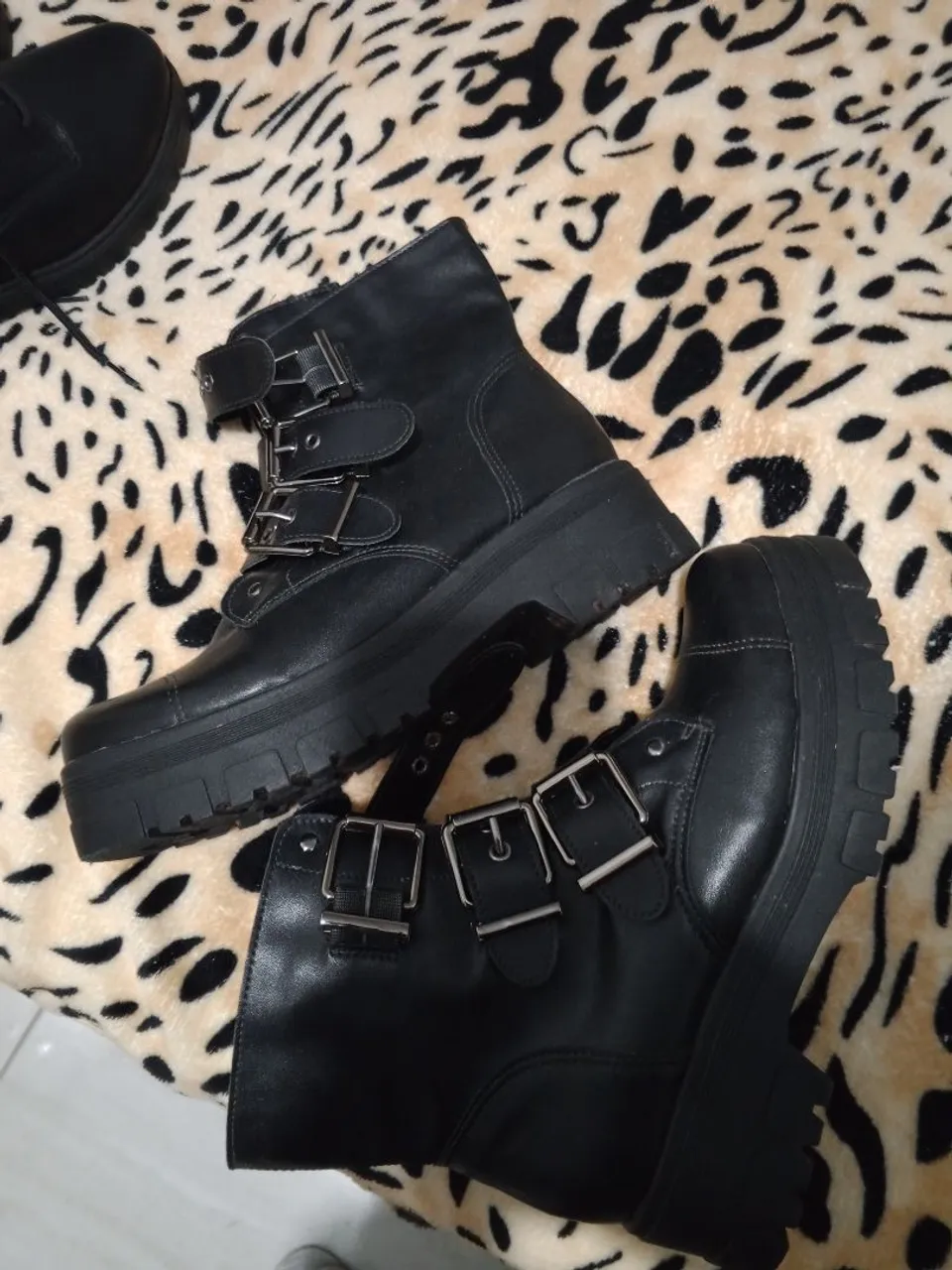 Botas Tratoradas Femininas - Estilo e Conforto