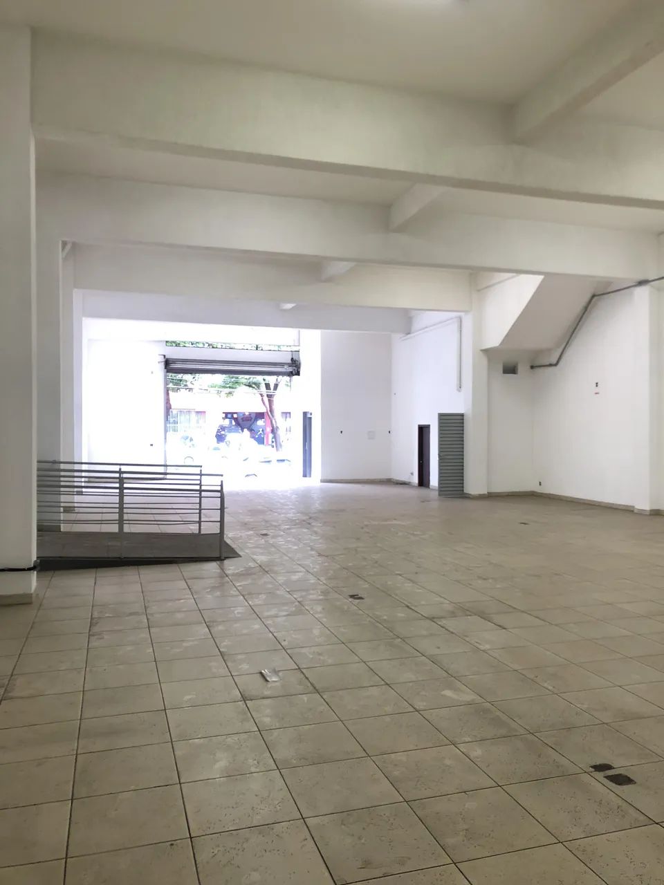 Loja de esquina com 400 m² no Barreiro, na Av. Nélio Cerqueira