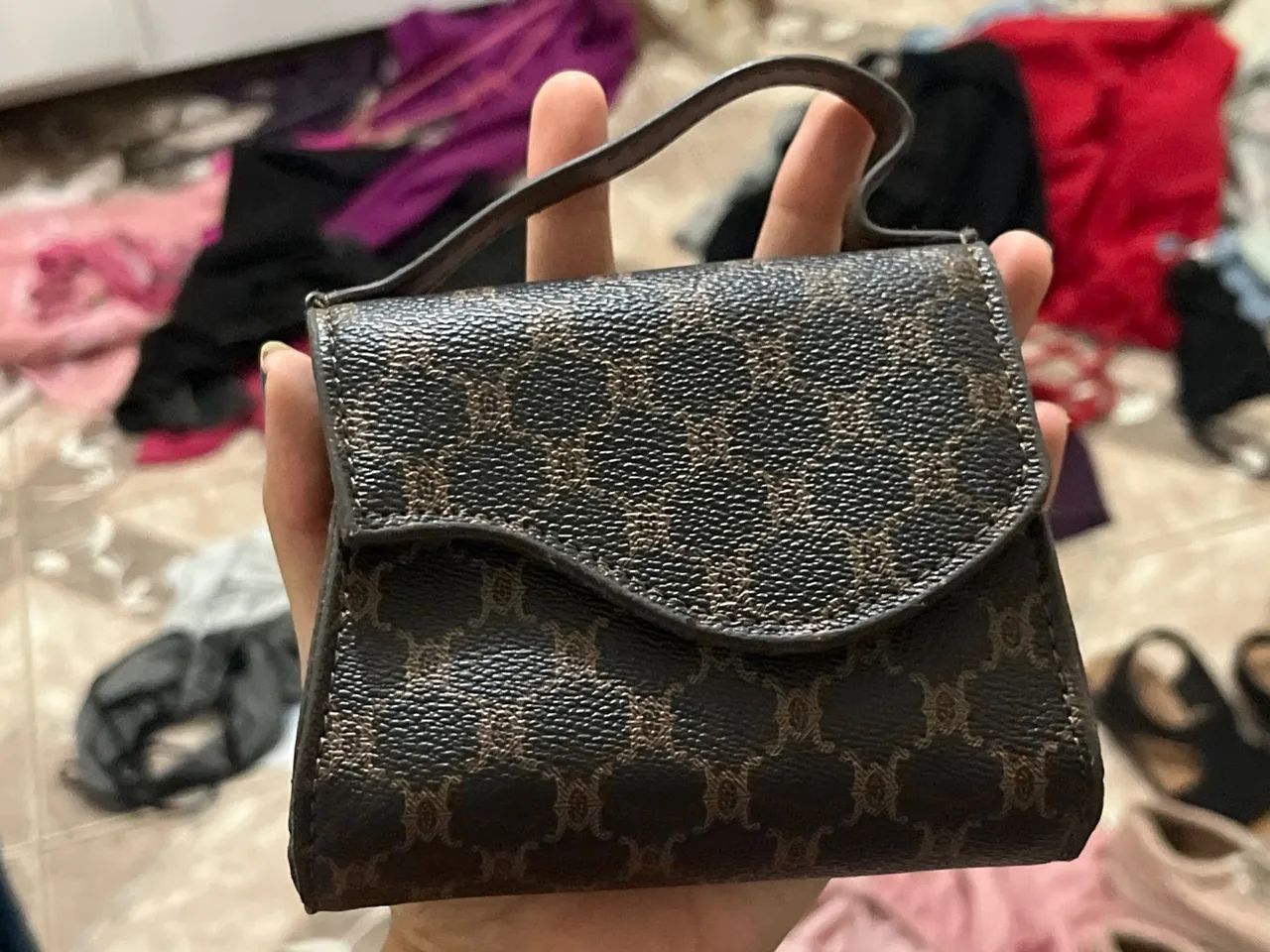 Bolsa de mão pequena marrom