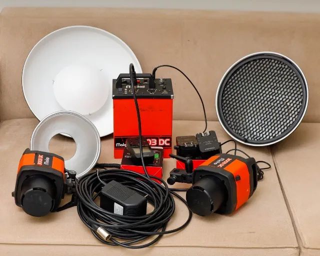 Flash Mako 3003 DC 2 Cabeças + Radio Youngnuo + 3 Modificadores