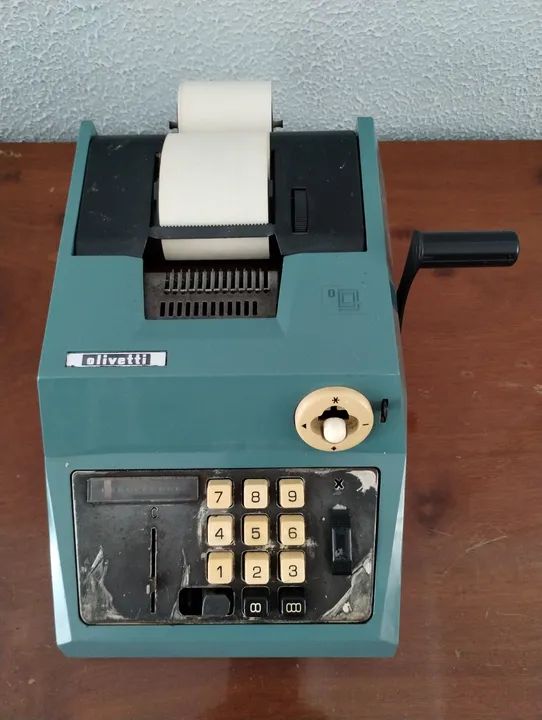 Máquina de Calcular Olivetti Antiga