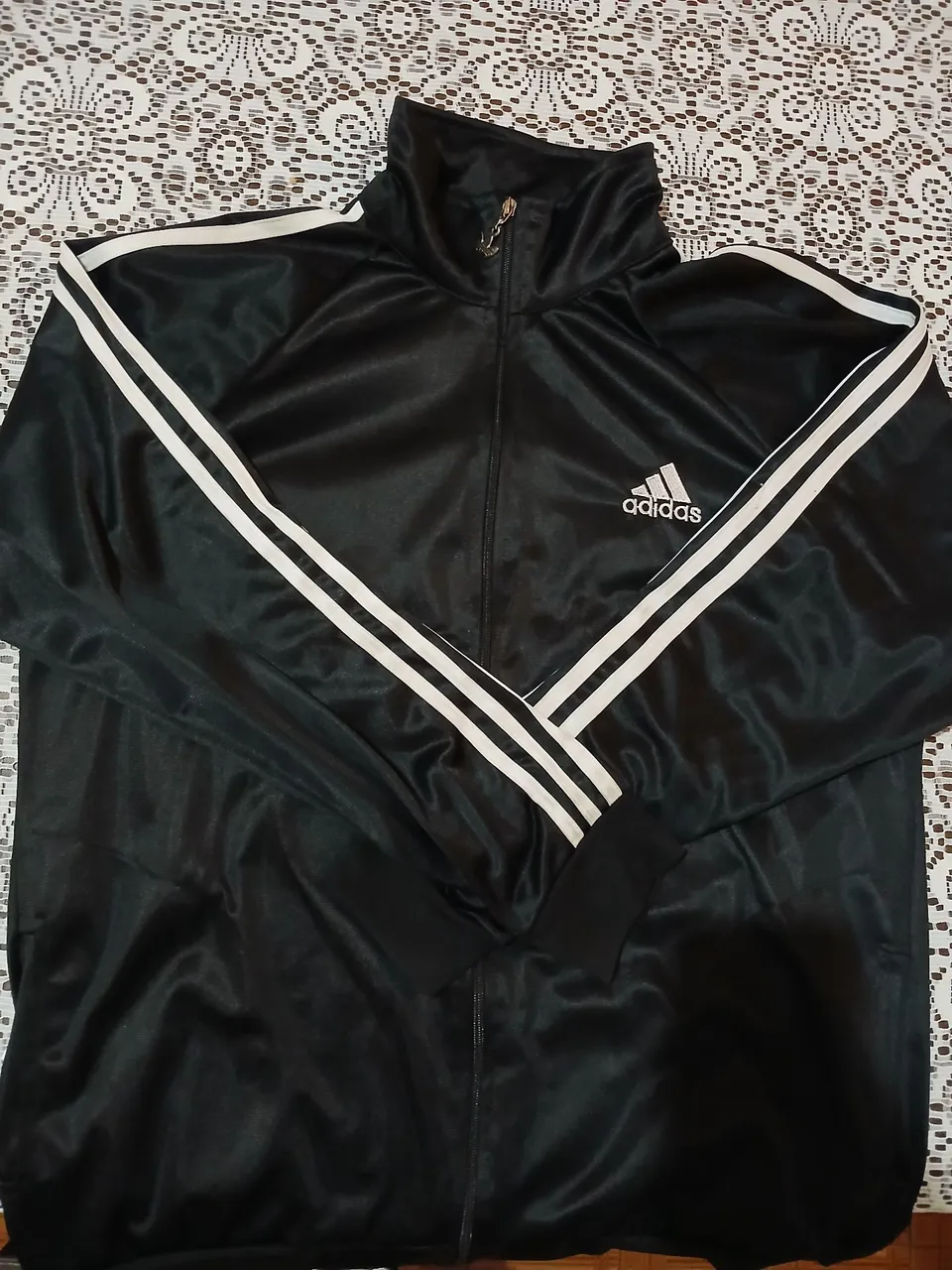 Jaqueta Adidas com listras (Nova)