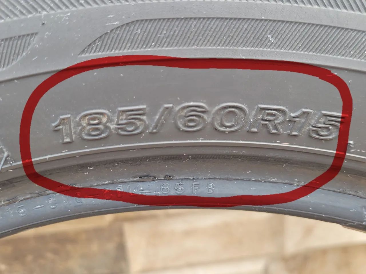 P N E U    185/60 R15 bridgestone 65 9 8445- 0101 só tem uma und. <br> - Foto 4