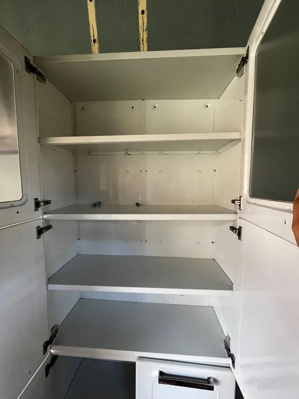 Armário de cozinha branco com vidro - Foto 2